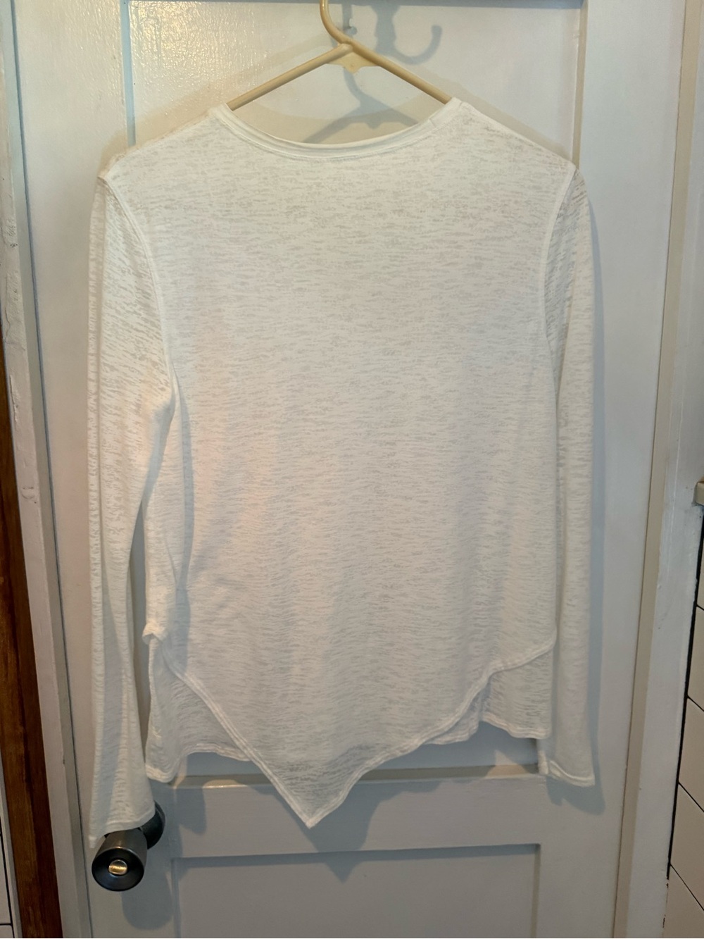 Lululemon Women’s White Long-Sleeve Asymmetric Hem Top